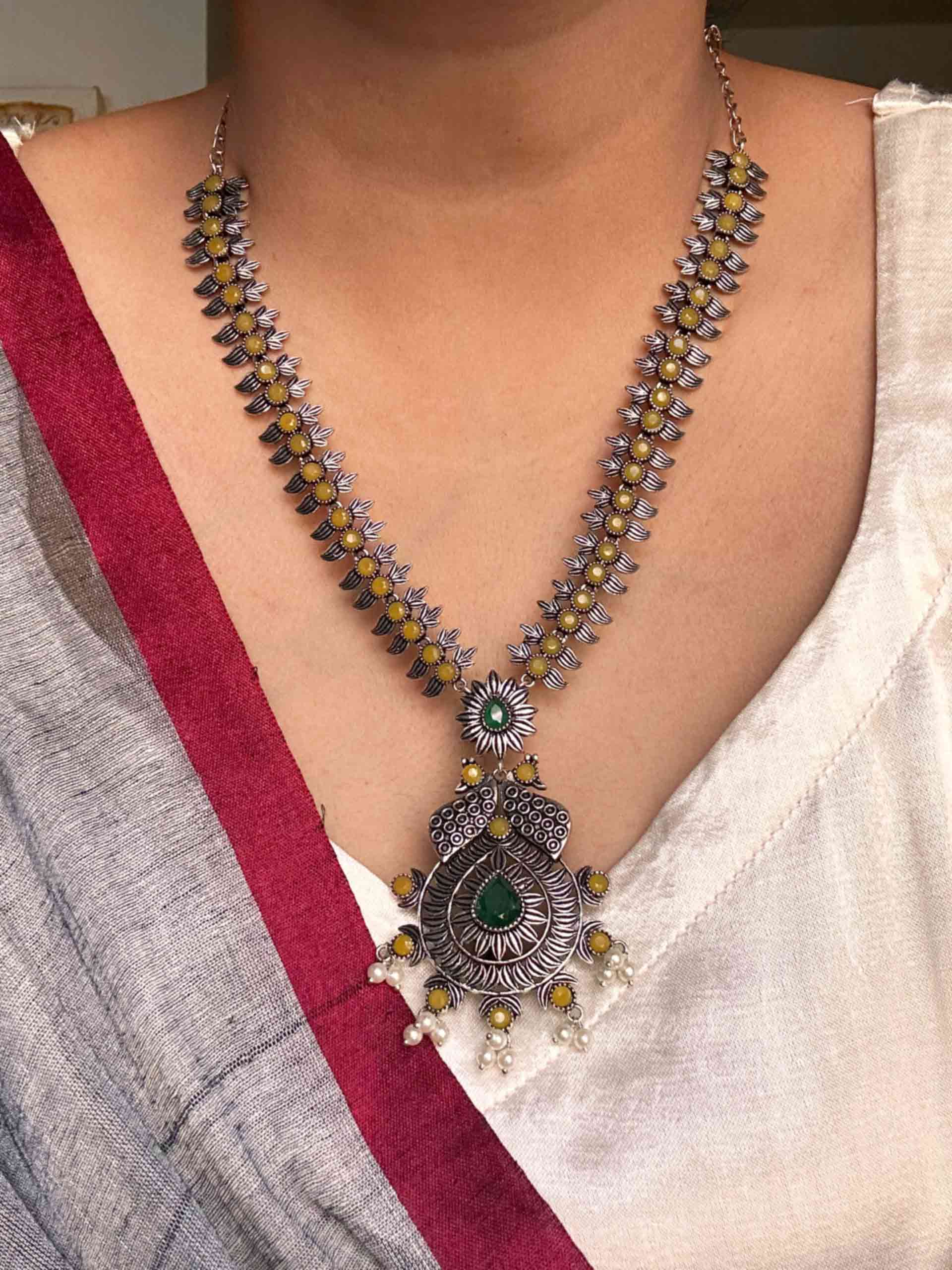 barkha - Pendant set