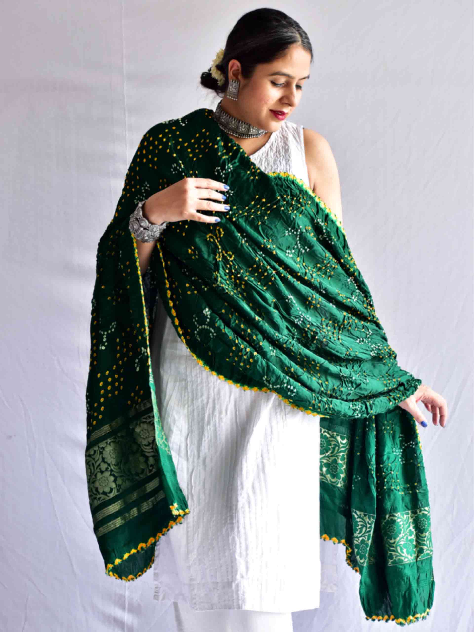 Buy Grey Sarees for Women by TRUNDZ Online | Ajio.com