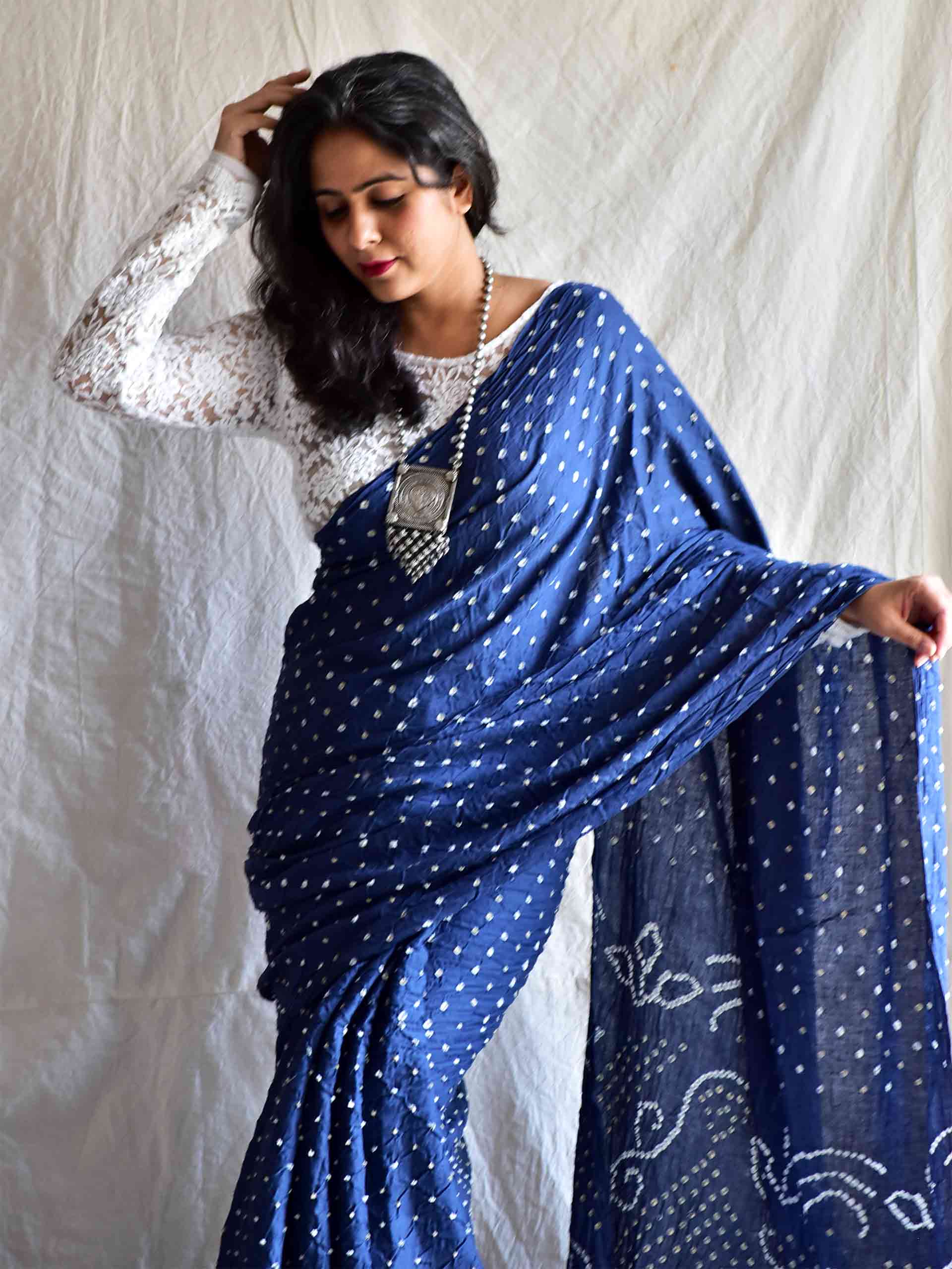 Buy Navyblue Zari Woven Banarasi Silk Saree by VISHNU WEAVES at Ogaan  Market Online Shopping Site