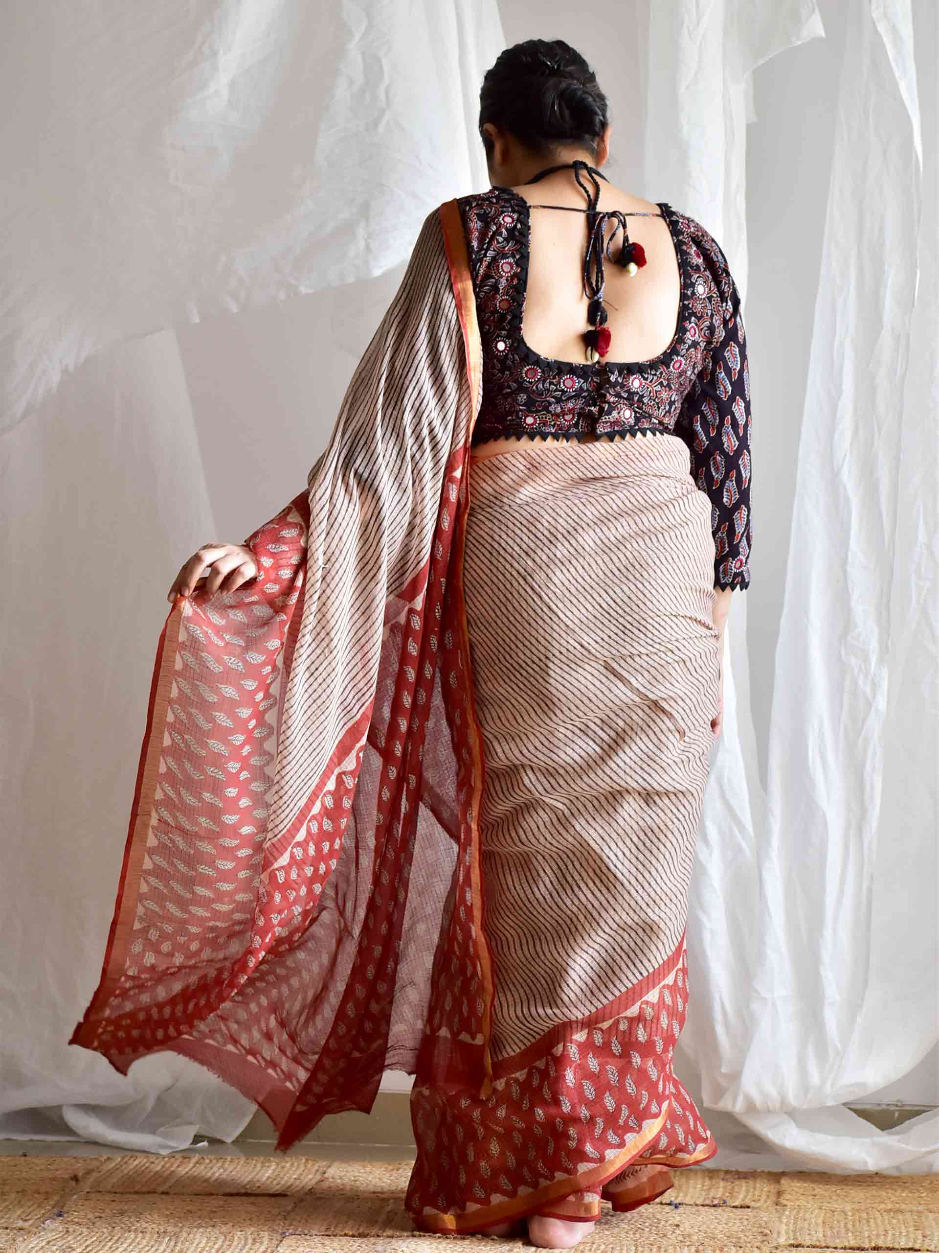 Falling Love  - Dabu kota Doria saree