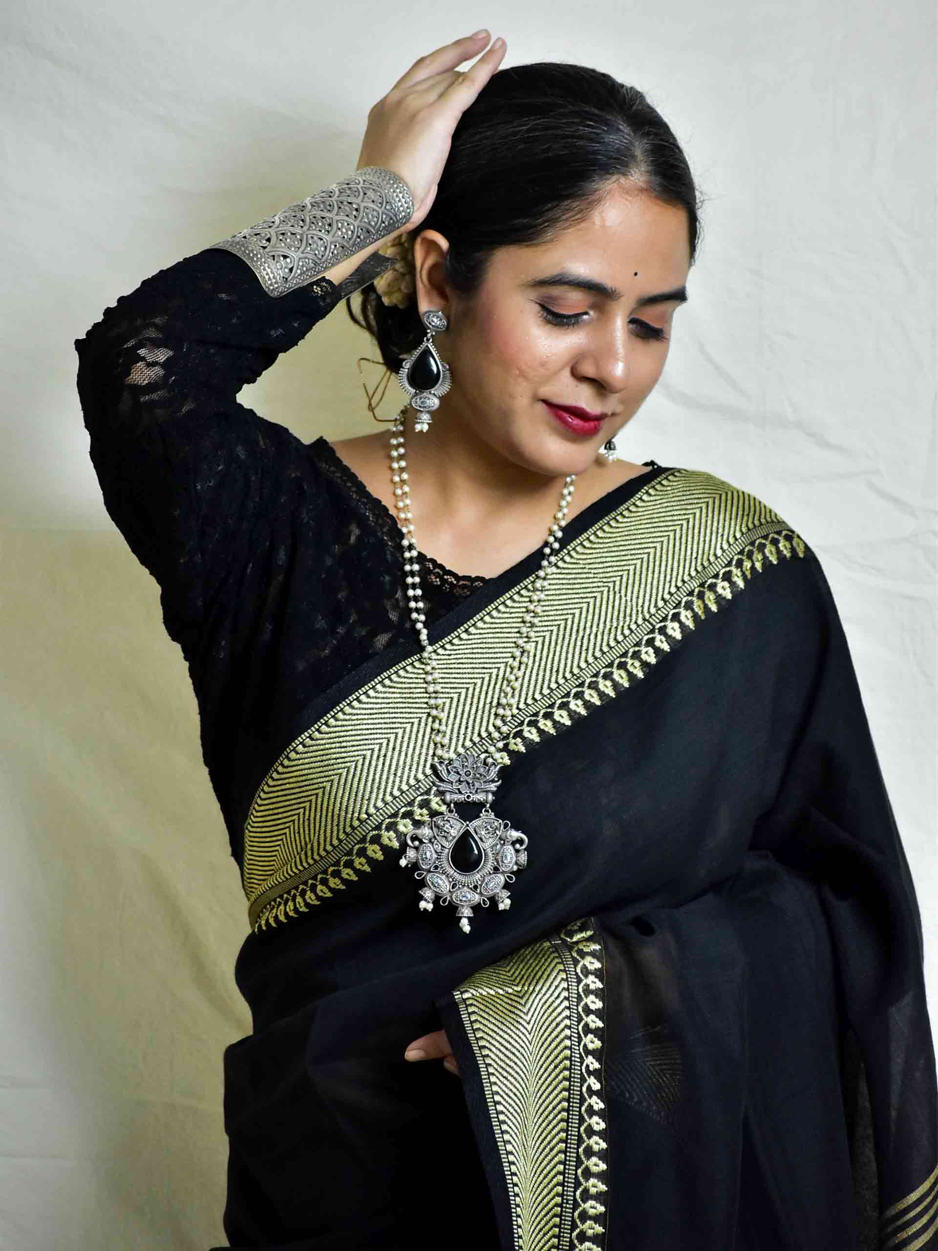 MH Traditional Paithani Cotton Silk Saree With Earrings & Saree Combo Pack ( Black & Silver )