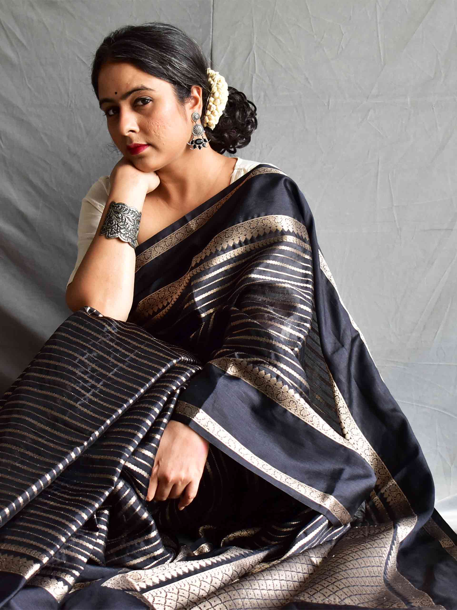 Buy Sareez House Women Black Solid Chanderi Chanderi Saree (Jaal-Chennai- Black) Online at Best Prices in India - JioMart.