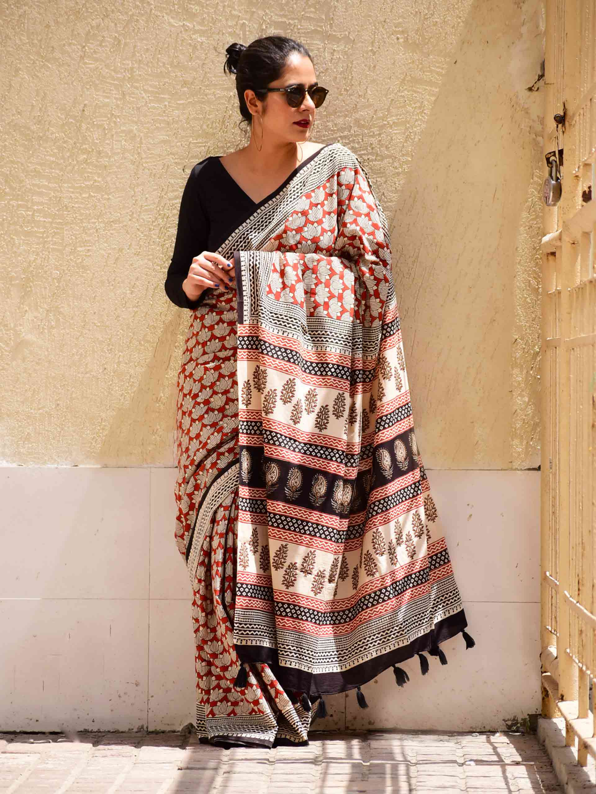 Buy Bagru Block Printed Mul Cotton Saree - Red, Black & Beige Online